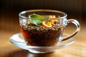 Egyedi tea keverék teáskancsóban